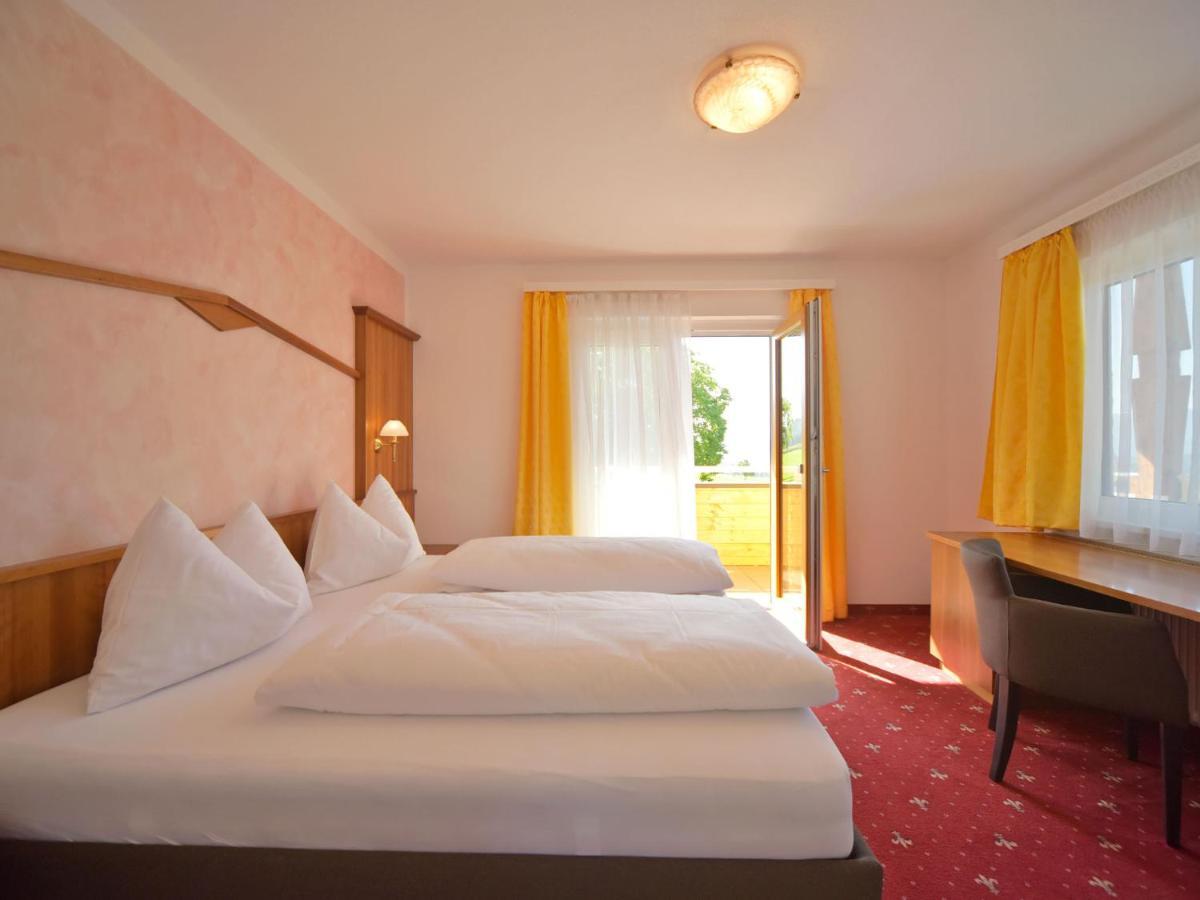 Hotel Berghof Милщат Екстериор снимка