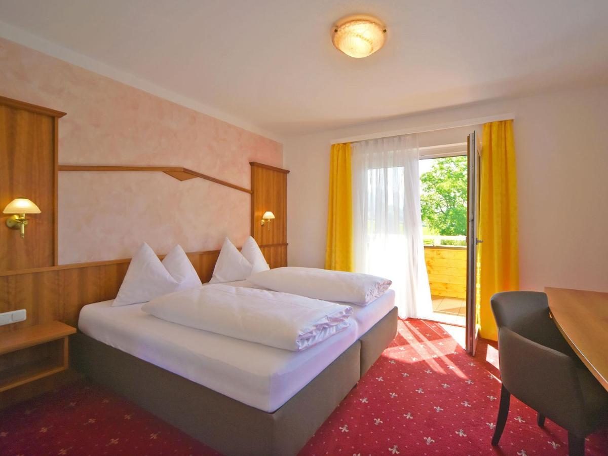 Hotel Berghof Милщат Екстериор снимка