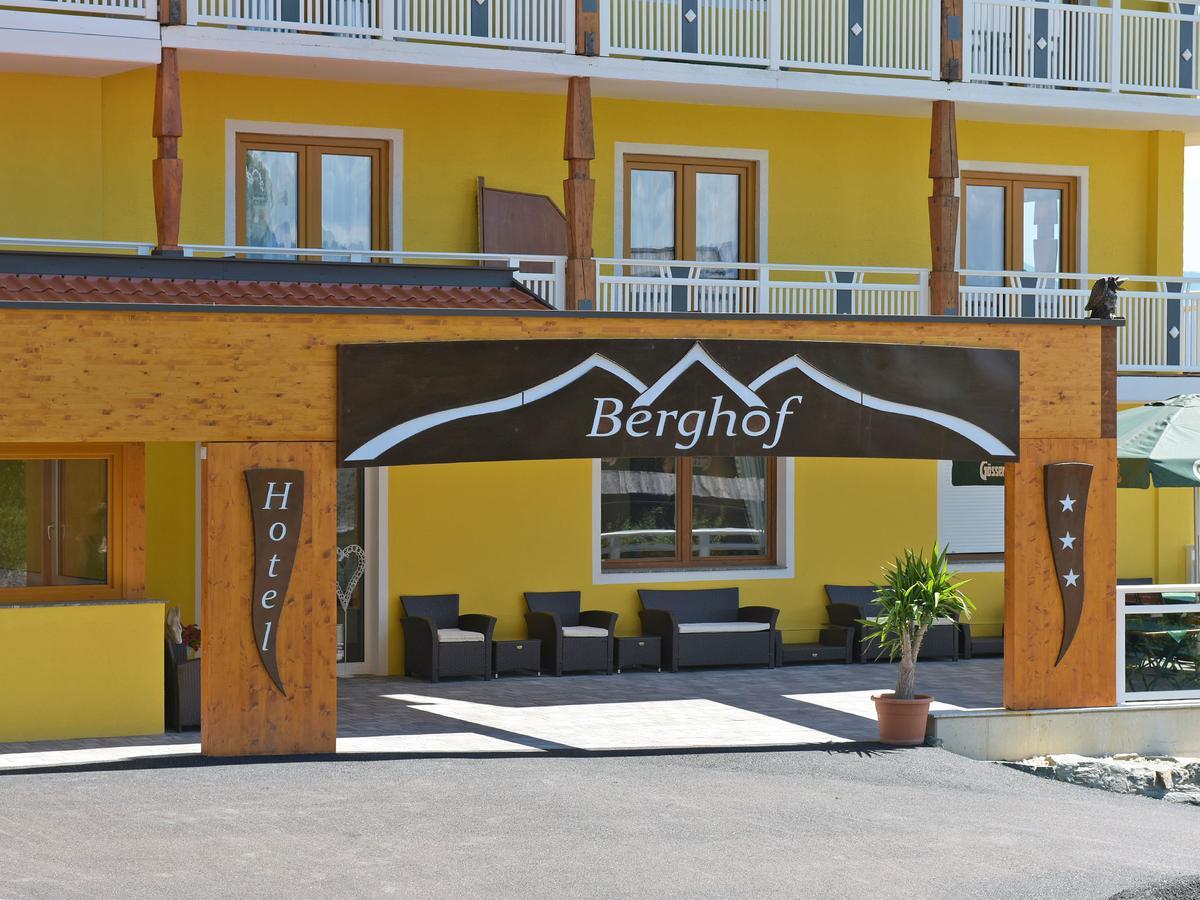Hotel Berghof Милщат Екстериор снимка