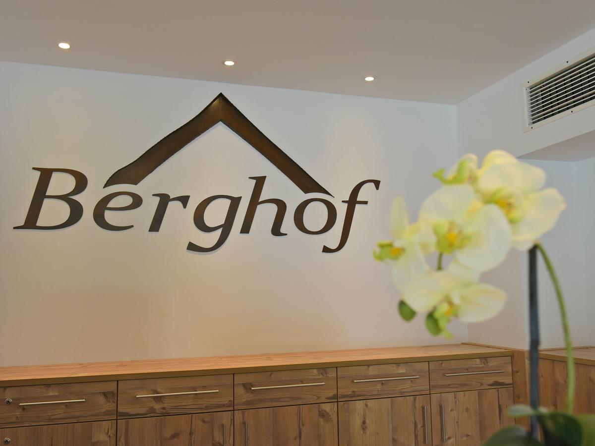 Hotel Berghof Милщат Екстериор снимка