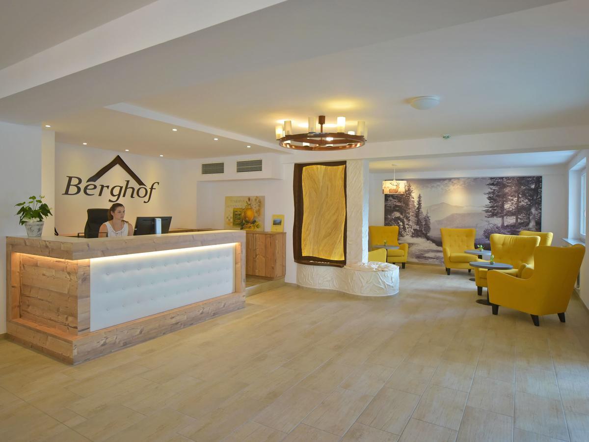 Hotel Berghof Милщат Екстериор снимка